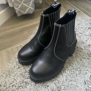 dr martens rometty black boots